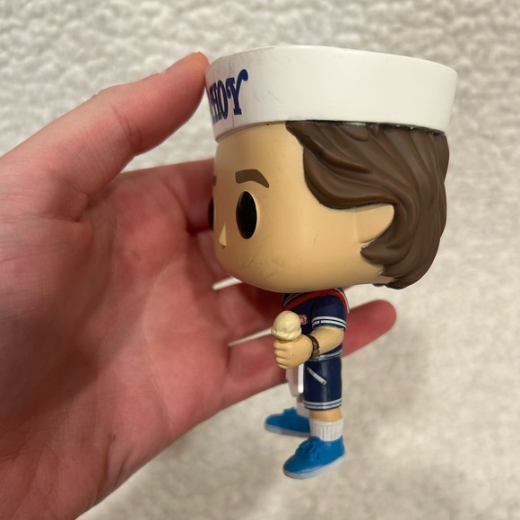 Funko POP! #803 Stranger Things Steve with Ice cream Scoops Ahoy - Picture 6 of 9